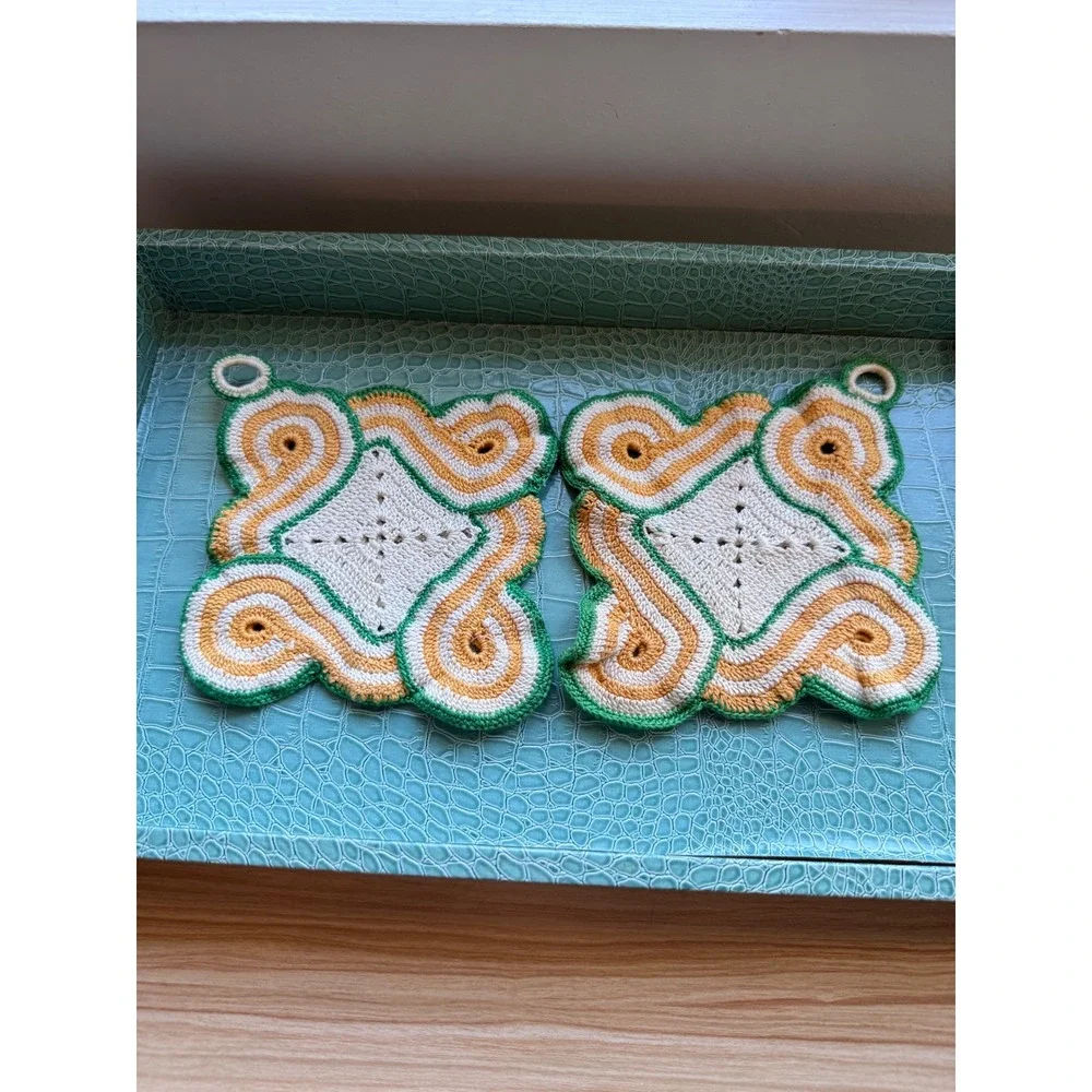 Vintage Handmade Crochet Pot Holders Set of 2 Green Yellow Swirl Retro Hot Pads